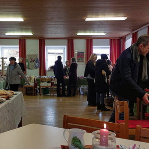 Adventmarkt der Pfarre