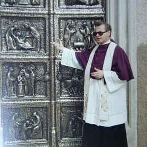 Gemeinsam entworfen mit  dem Künstler Peter Dimmel