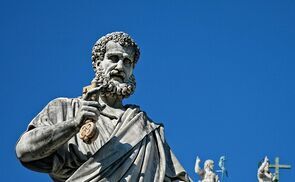 Petrusstatue auf dem Petersplatz