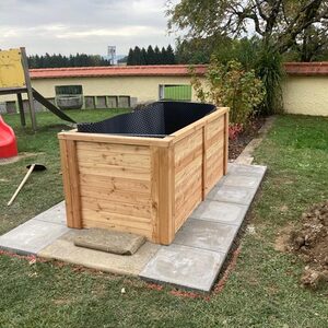 Hochbeet aufgestellt.