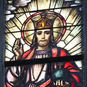 Ein Glasfenster im Mariendom...