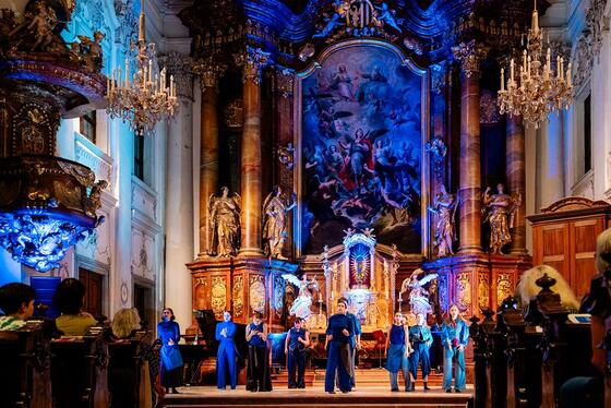 Tanz und Musik; Lange Nacht der Kirchen 2026 / © Diözese Linz / Johannes Kienberger 'Bleuet': Junge Künstler:innen präsentieren Tanz und Musik und eine poetische Reise gegen Verlust von Jugend und Menschlichkeit in der Ursulinenkirche.