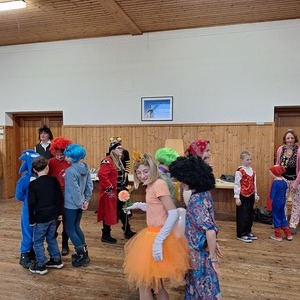 lustige Spiele beim Jungschar- und Ministrantenfasching