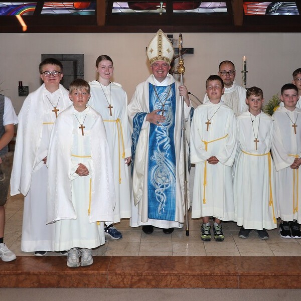 Ministranten bei der Festmesse 50 Jahre Marienkirche Inzersdorf