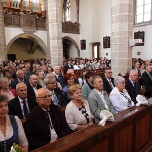 Die Jubelpaare in der Kirche