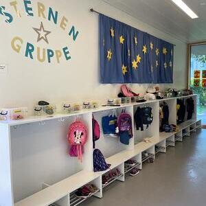 Garderobe / Jausenplatz / Wickelbereich