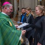 „Losgelöst und fest verankert“: 29 Religionslehrer:innen von Bischof Manfred Scheuer in ihren Dienst gesendet