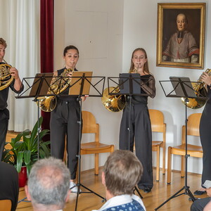 Am 26. September 2024 überreichte Diözesanbischof Manfred Scheuer im Linzer Priesterseminar an engagierte Christ:innen die Florian-Medaille und die Severin-Medaille. Diese diözesanen Ehrenzeichen sind ein Zeichen des Dankes und der Anerkennung für la