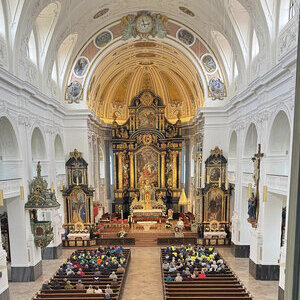 Einzug in die Basilika St. Anna