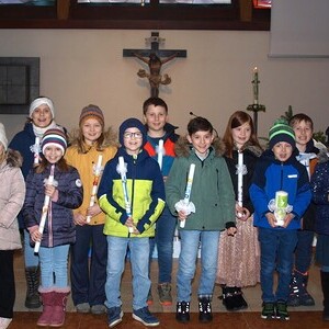 Erstkommunionskinder mit Paten/Patin