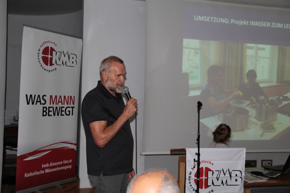 Josef Wöß erklärt das Projekt der KMB Helfenberg