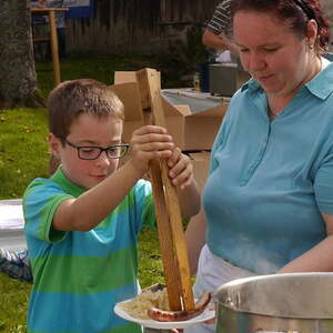 Jung und Alt auf den Beinen