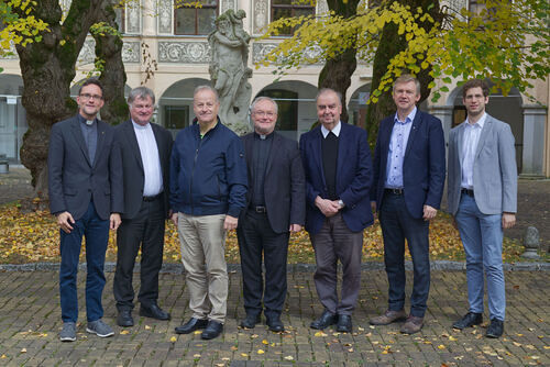 Der neue Vorstand des Priesterrates der Diözese Linz. (V. l.:) Michael Münzner, Bischof Manfred Scheuer, Werner Grad, Generalvikar Severin Lederhilger, Johann Gmeiner, Slawomir Dadas, Vitus Glira.