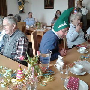 Faschings-Seniorenrunde mit Musik und Gesang