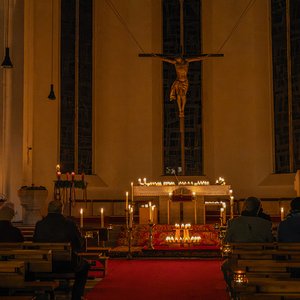 Adventlicher Gottesdienst um 6 Uhr früh bei Kerzenlicht