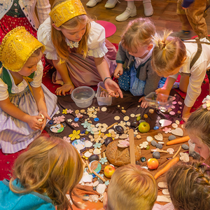 Erntedank-Fest Pfarre Kirchdorf an der KremsBild: Kinderkirche im Feierraum 