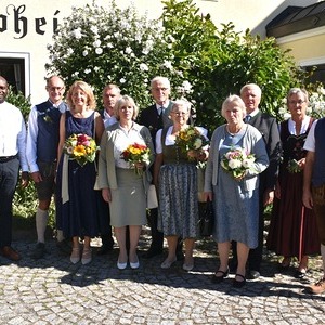 Kooperator Chicaodilli Igwegbe, Wolfsteiner Wolfgang und Barbara, Hois Konrad und Andrea, Prucha Friedrich und Monika, Füreder Friedrich und Brigitte, Obfrau Enzelsberger Maria, Bürgermeister Krennmair Volker