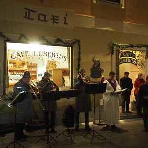 Adventkranzsegnung am Höllplatz