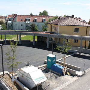 Neugestalteter Kirchenplatz 