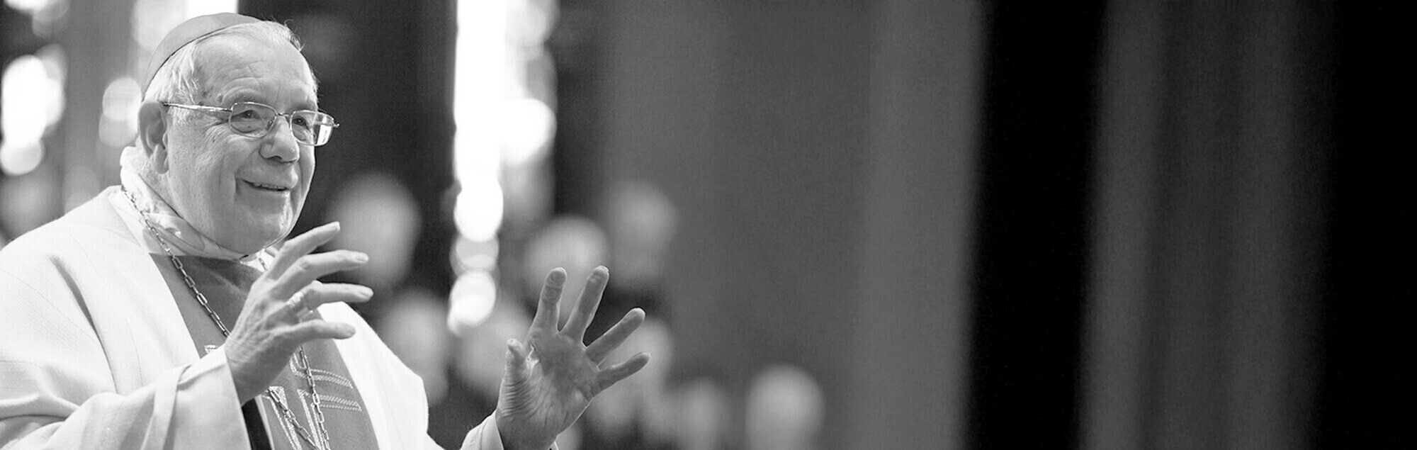 Trauer um Bischof em. Maximilian Aichern