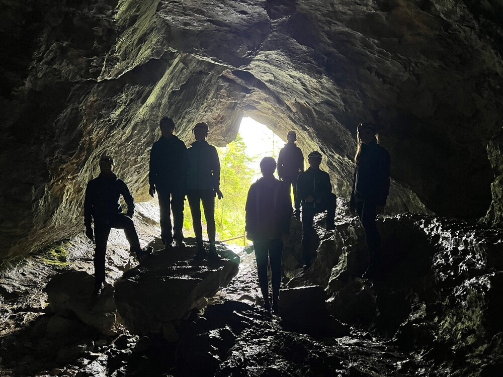 Personen in der Kreidelucke bei Hinterstoder