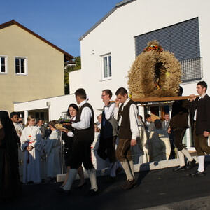 Erntedankfest und Pfarrhofsegnung 2011