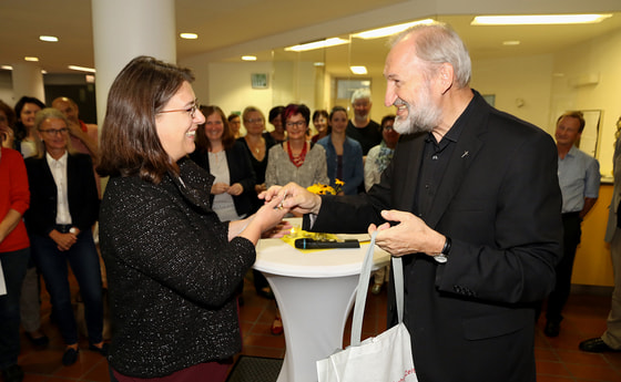 Schlüsselübergabe im Pastoralamt an die neue Direktorin