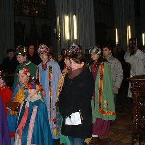 Festgottesdienst in der Pfarrkirche und  Singen nach der Messe 