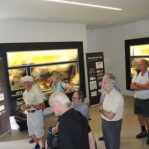 Kurze Führung mit Kurator Norbert Fischer durch das neue  Museum 'Tempus' für Archäologie in Bad Wimsbach