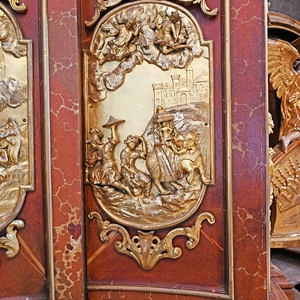 Holzrelief am Hochaltar: Zwei Engel schützen Judas Makkabäus