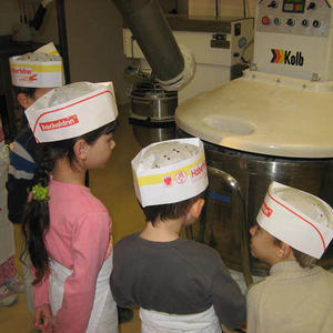 Kindergarten besucht Bäckerei