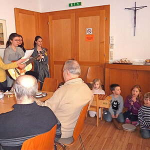 Pfarrkindergarten stellte sich bei den Senioren vor