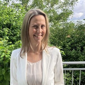 Mitte Juli 2026 übernimmt Barbara Hahn das Amt der Pastoralvorständin der Pfarre TraunerLand. Der bisherige Verwaltungsvorstand Christian Forster-Gartlehner wechselte mit 1. Jänner 2026 als Referent in den Fachbereich Pfarrverwaltung der Diözesanen D