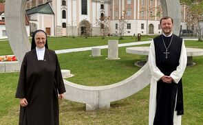 Das wiedergewählte Leitungsteam der Diözese Linz: Sr. Michaela Pfeiffer-Vogl und Abt Reinhold Dessl OCist.