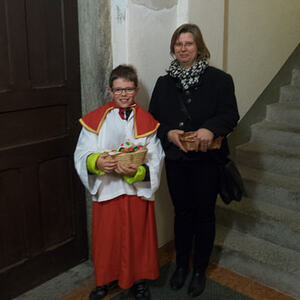 Ostereierausteilen der Ministranten