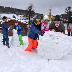 Die Jungschar Kirchdorf mit Schneespielen in der Gruppenstunde