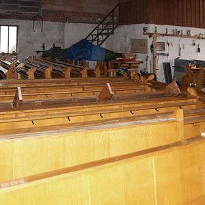 Transport der Kirchenbänke von der Tischlerei Manigatterer zur Lagerhalle 13.07.2016