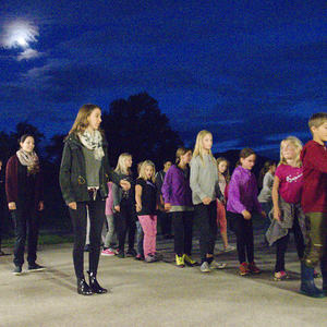  Ein umgebautes, ehemaliges Bauernhaus auf einer Alm in Weyer war die Herberge für 30 Jungscharkinder. Acht Kinder unserer Pfarre verbrachten mit Mädchen und Buben der Pfarre Scharnstein eine erlebnisreiche Woche: Lagerleiter Matthias Holzinger übern
