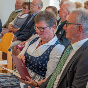 Am 26. September 2024 überreichte Diözesanbischof Manfred Scheuer im Linzer Priesterseminar an engagierte Christ:innen die Florian-Medaille und die Severin-Medaille. Diese diözesanen Ehrenzeichen sind ein Zeichen des Dankes und der Anerkennung für la