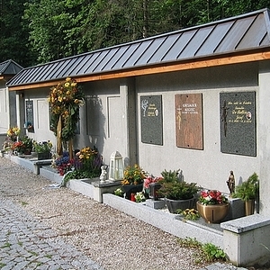Urnenmauer