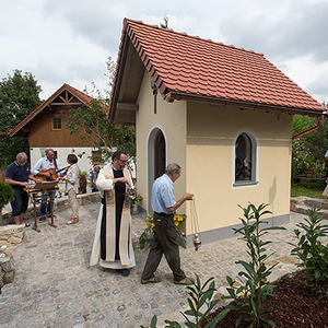 Segnung der Kapelle durch Pfarrer P. Severin