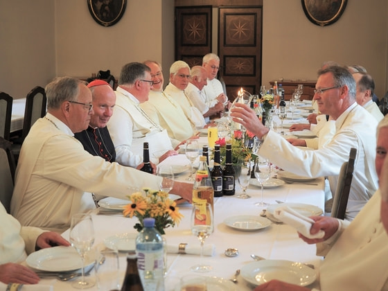 Festliches Abendessen. / © Stift Schlägl / Stephan Prügl Festliches Abendessen.