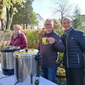 Segnung des Baumes vor der Quirinuskirche
