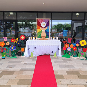 Altar bei der Schule