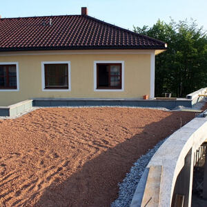 Neugestalteter Kirchenplatz 