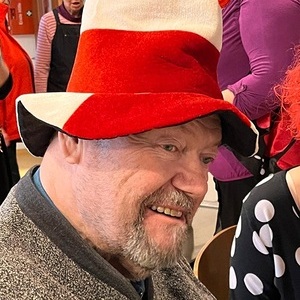 Altpfarrer Johann Maislinger mit rot-weiß-rotem Hut