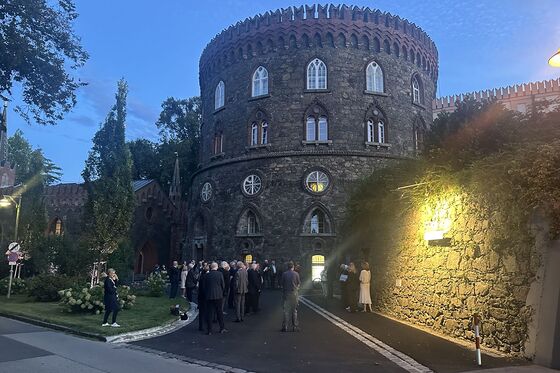 Benennung: Johannes Schasching Platz am Linzer Freinberg / © KU Linz/ Hermine Eder Benennung: Johannes Schasching Platz am Linzer Freinberg