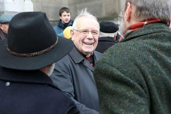 Mitten unter den Menschen: Bischof Maximilian Aichern