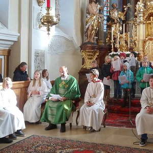 Familienmesse mit Ministrantinnenaufnahme