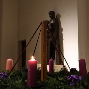 Adventkranzweihe 2022 in St. Quirinus